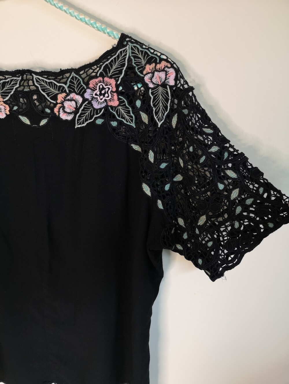 80s Embroidered Cutwork Top - Picture 7 of 9